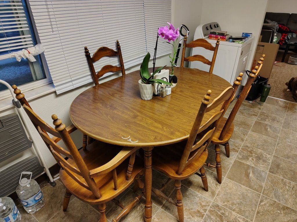 Dining Room table & chair set w/ 2 leaf extenders
