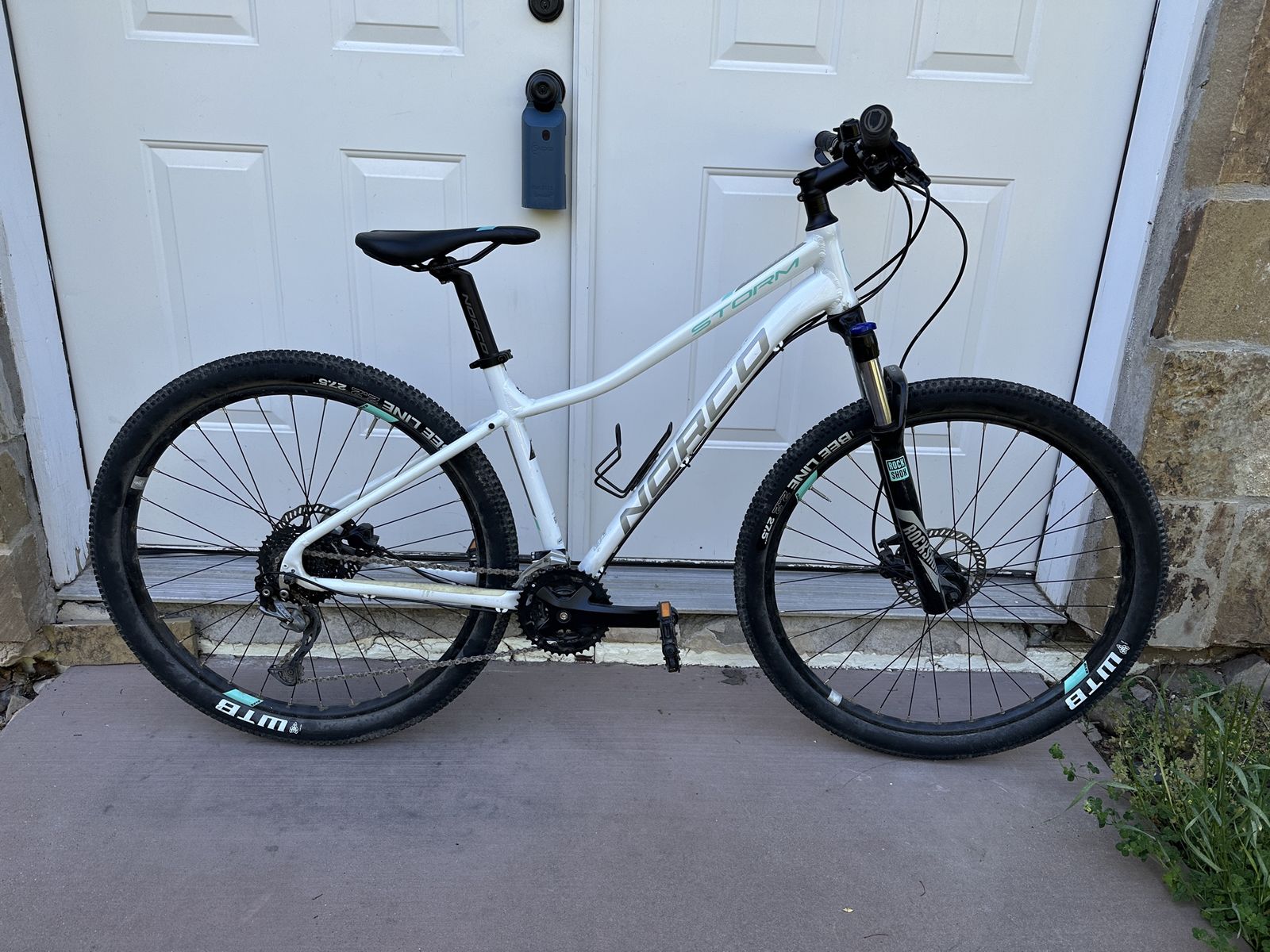 White Norco Storm MTB -RockShox & Disc Brakes