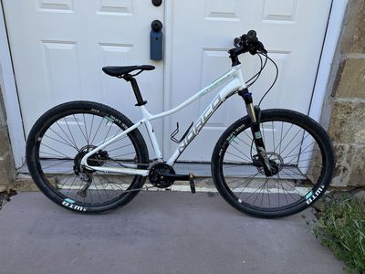 White Norco Storm MTB -RockShox & Disc Brakes