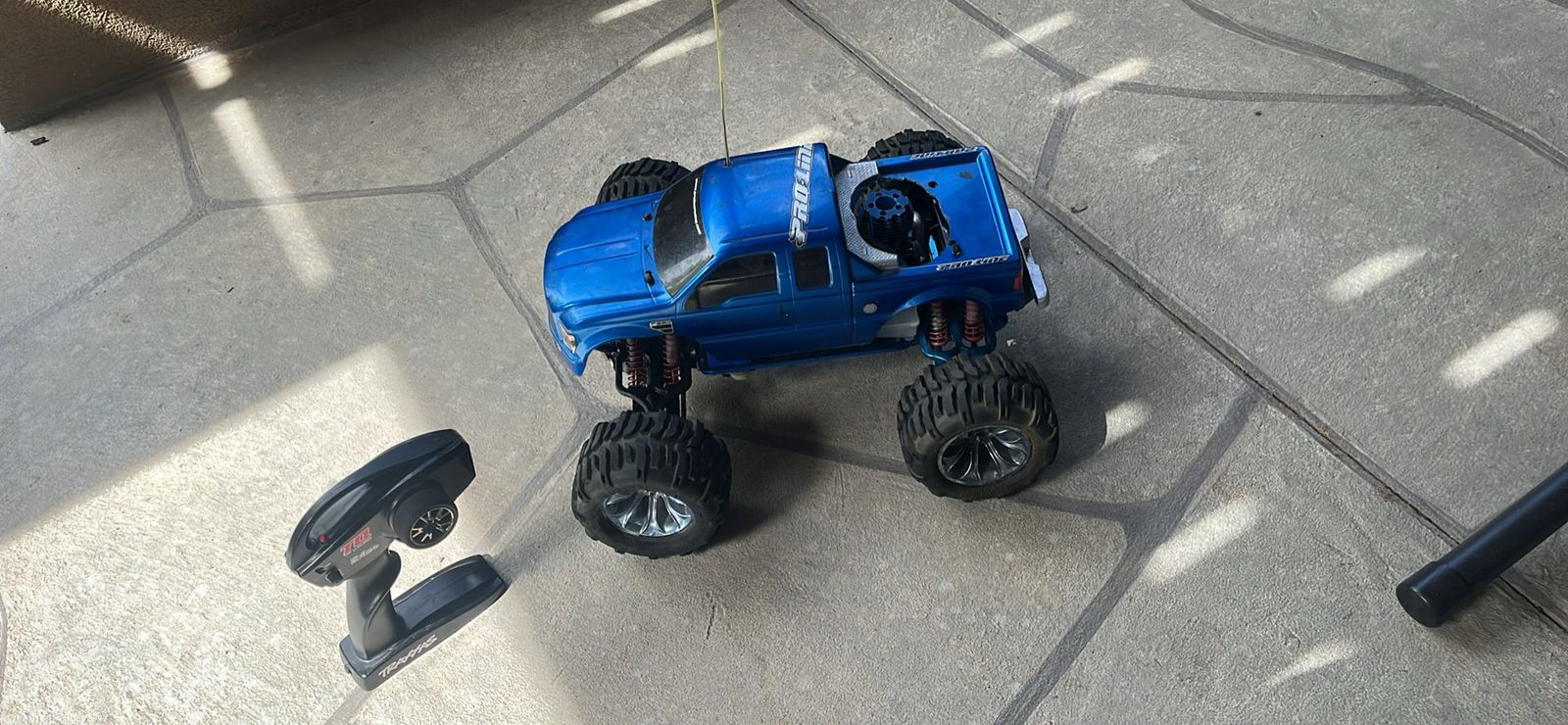 Traxxas tmaxx nitro rc car 3.3 engine 4wd monster truck