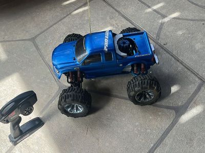 Traxxas tmaxx nitro rc car 3.3 engine 4wd monster truck