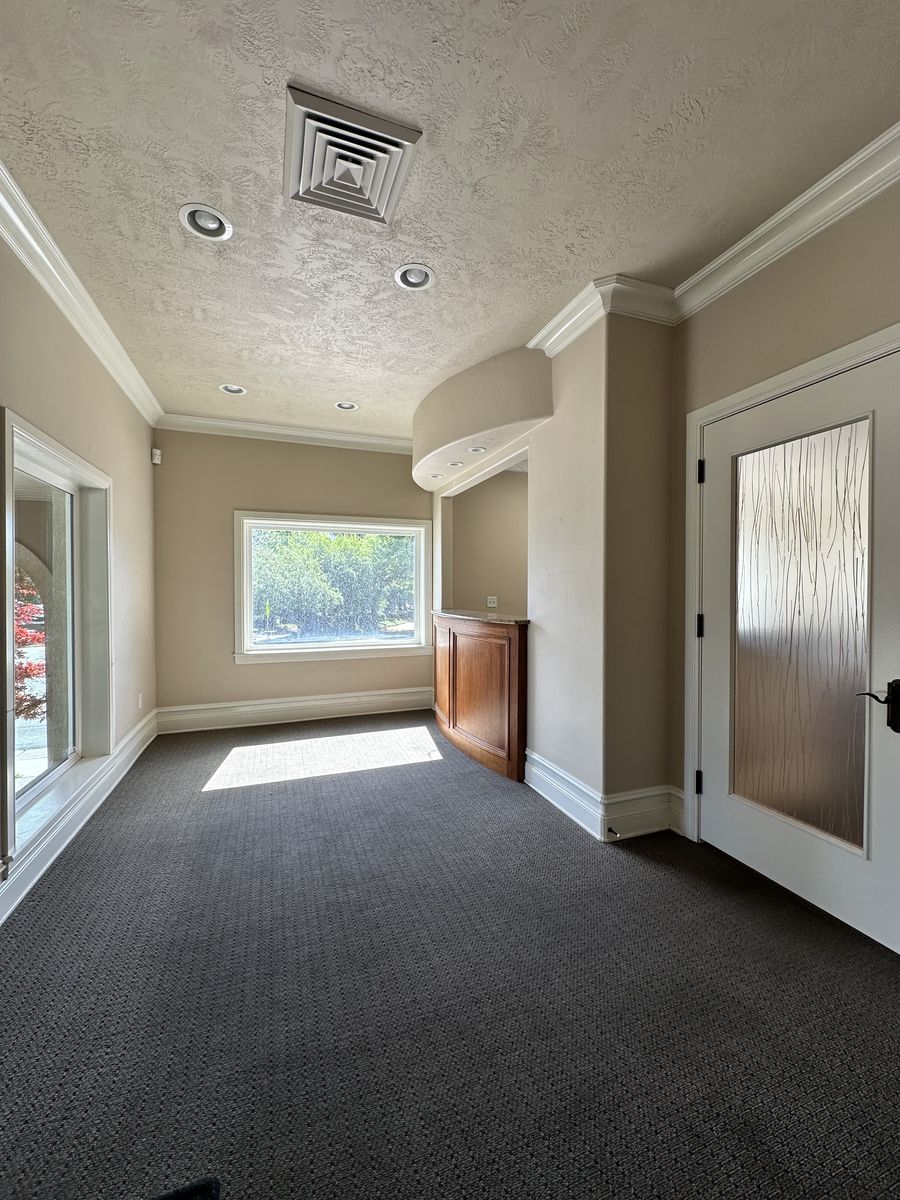 Main image 6
