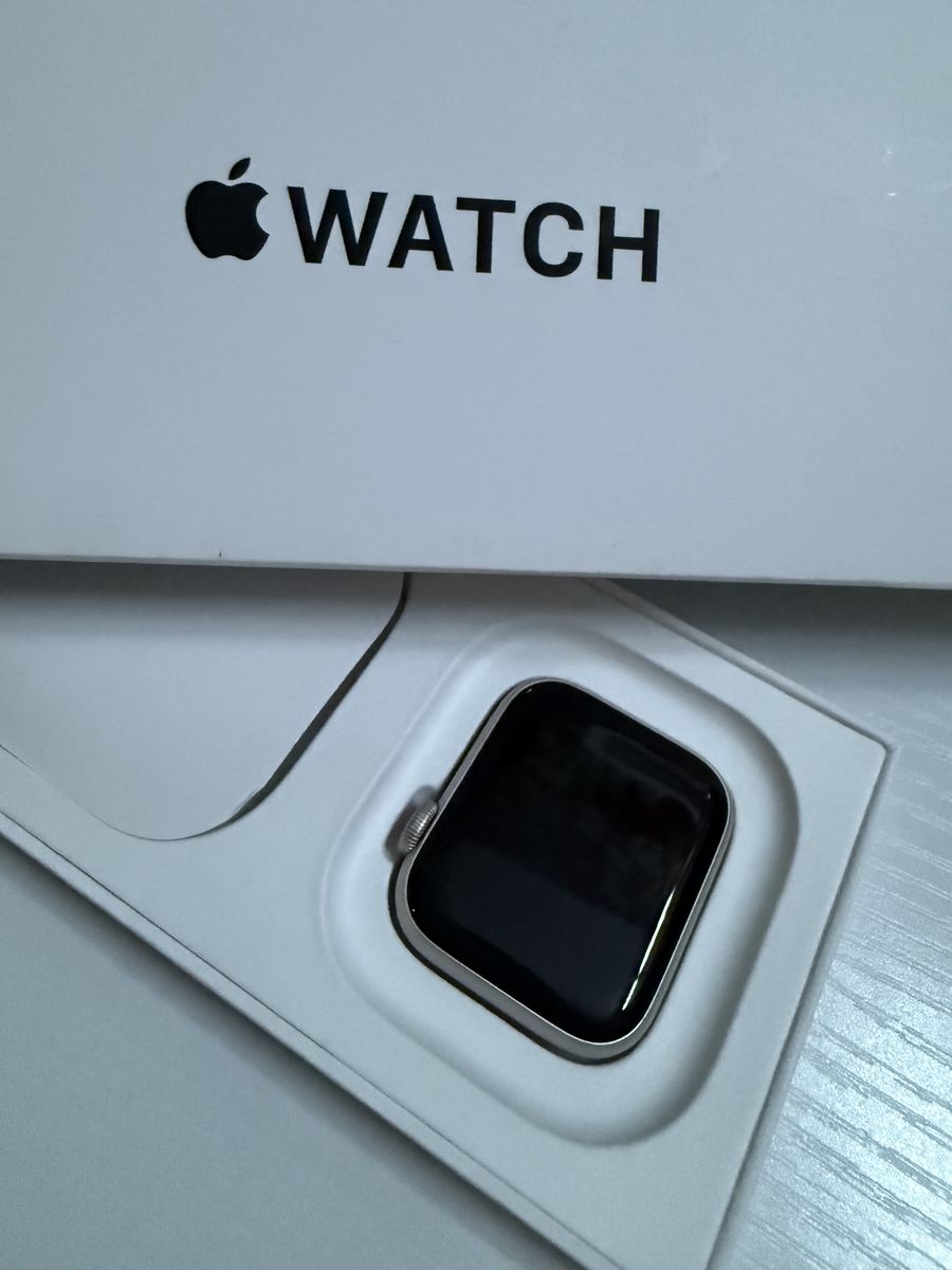Apple Watch SE (2nd Gen) 40mm GPS + Cellular