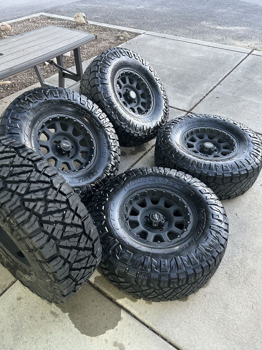 5 Pro Comp Wheels & Nitto Ridge Grapplers LT315/75R16 10-Ply - 5x5