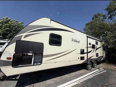 Wildcat Travel Trailer - Great Condition RV with Kitchen, Bathroom, and Living Area