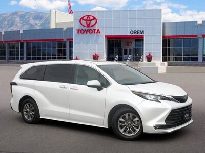 2023 TOYOTA SIENNA XLE 8-Passenger