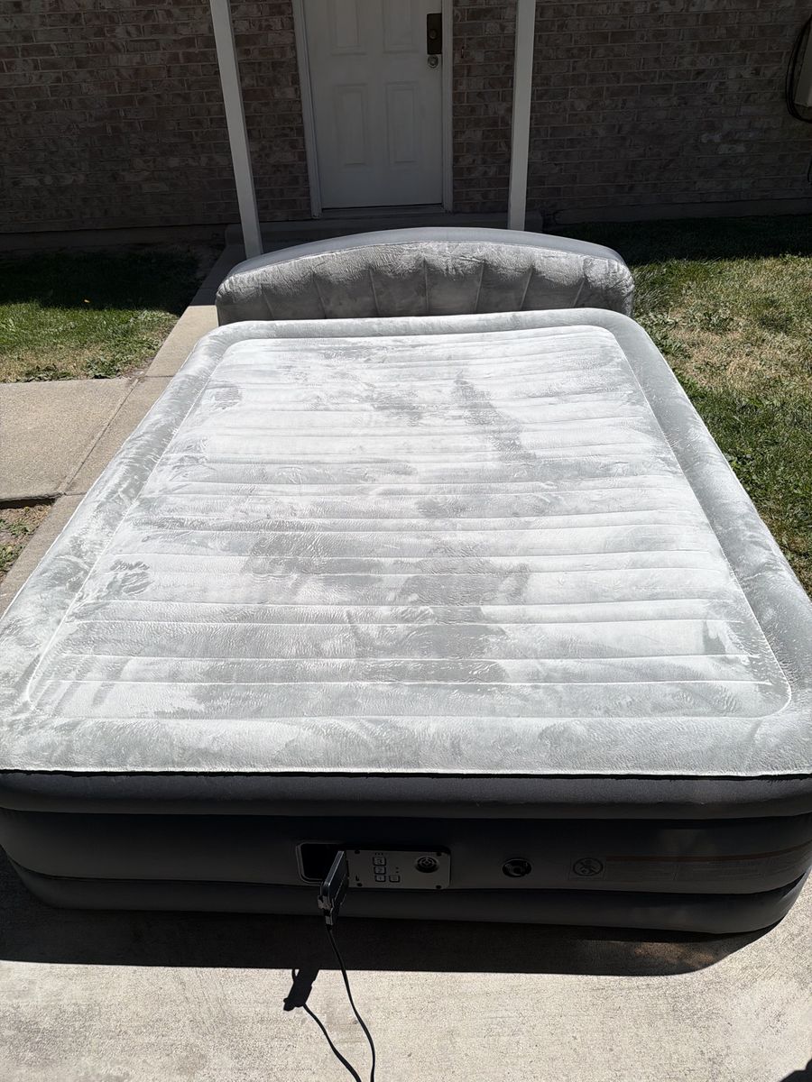 Sealy Queen Size Air Mattress with Built-in Pump - Guest Bed, Camping, Portable