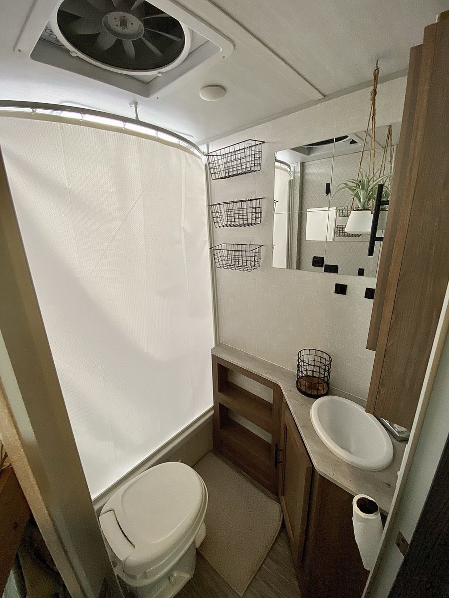 Main image 5