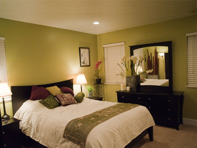 Bedroom Furniture Set