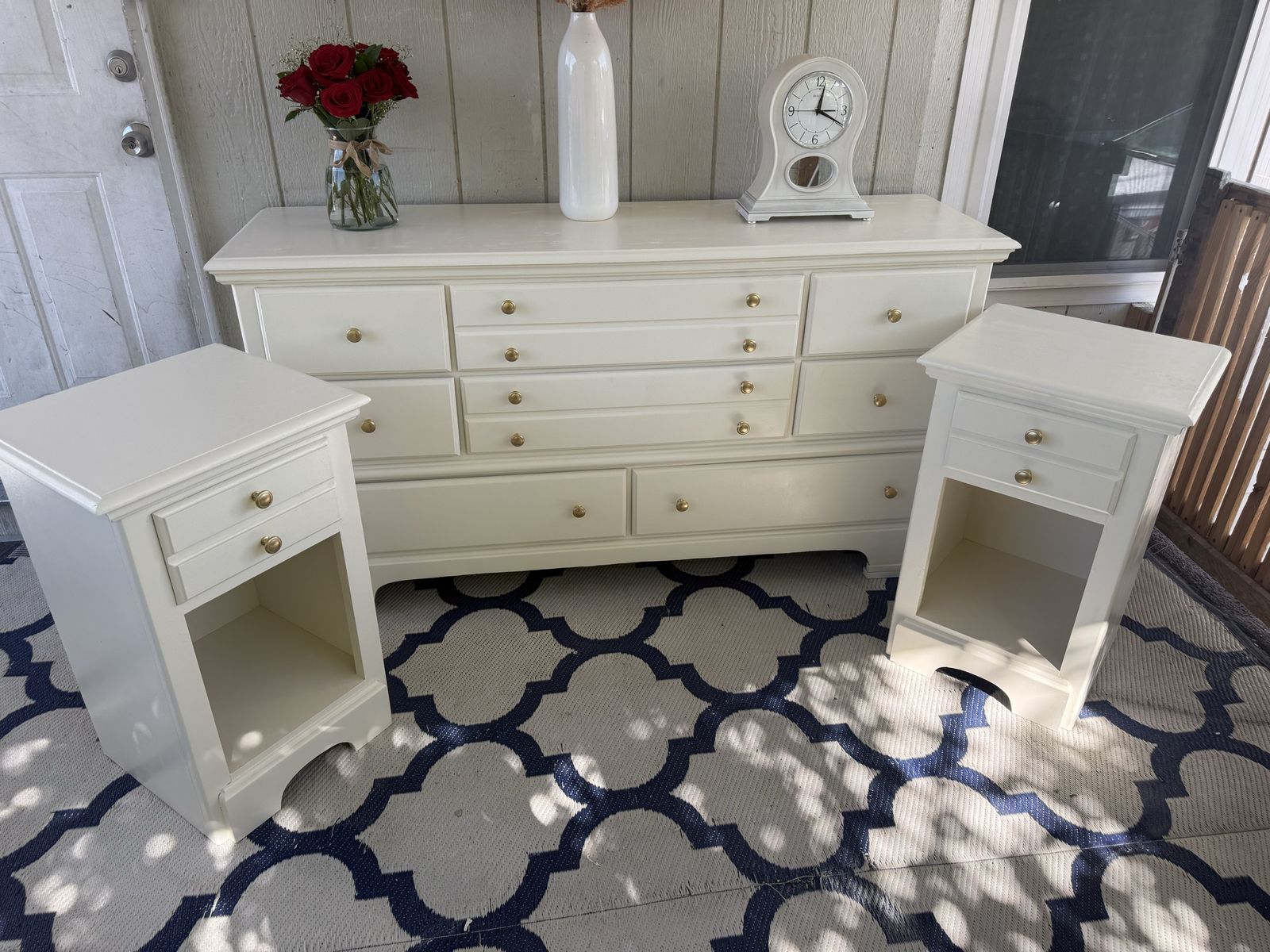 Beautiful set 3 pc color Cream 8-Drawer Dresser with 2 Matching Nightstands, Gold Knobs, Solid Wood Bedroom $500