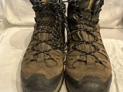 Salomon men’s size 13 Gore-Tex mid hiking boots