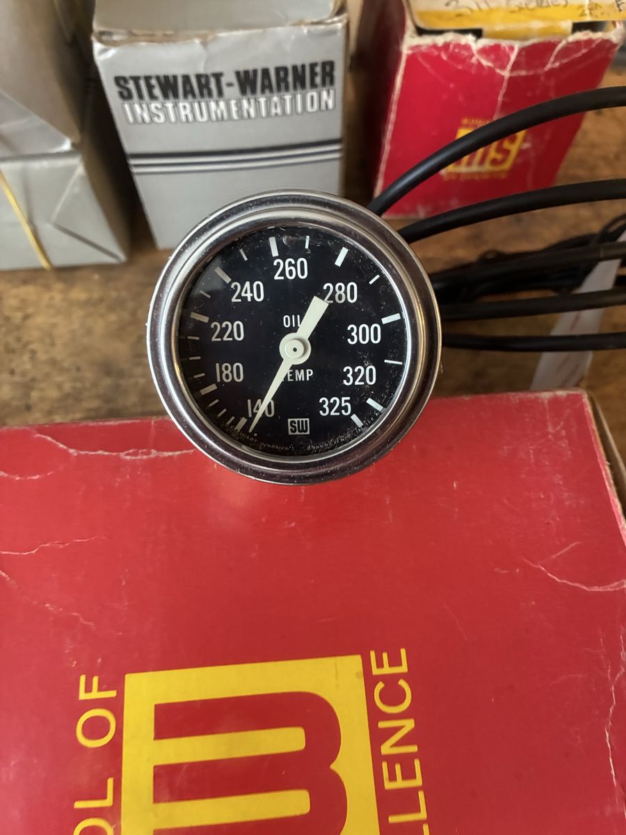 (4) different Stewart-Warner gauges