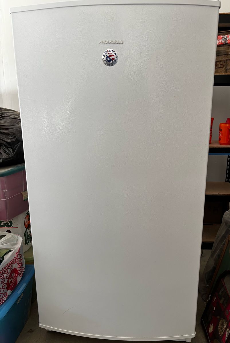 Amana Stand Up Freezer 15.7 cu. Ft.