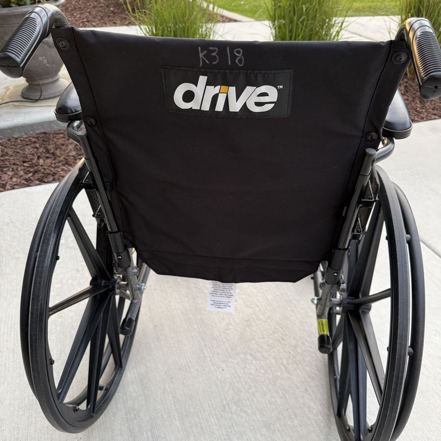Drive Medical Cruiser III Wheelchair, Black, Standard Adult Size, Detachable Foot rests - like new.