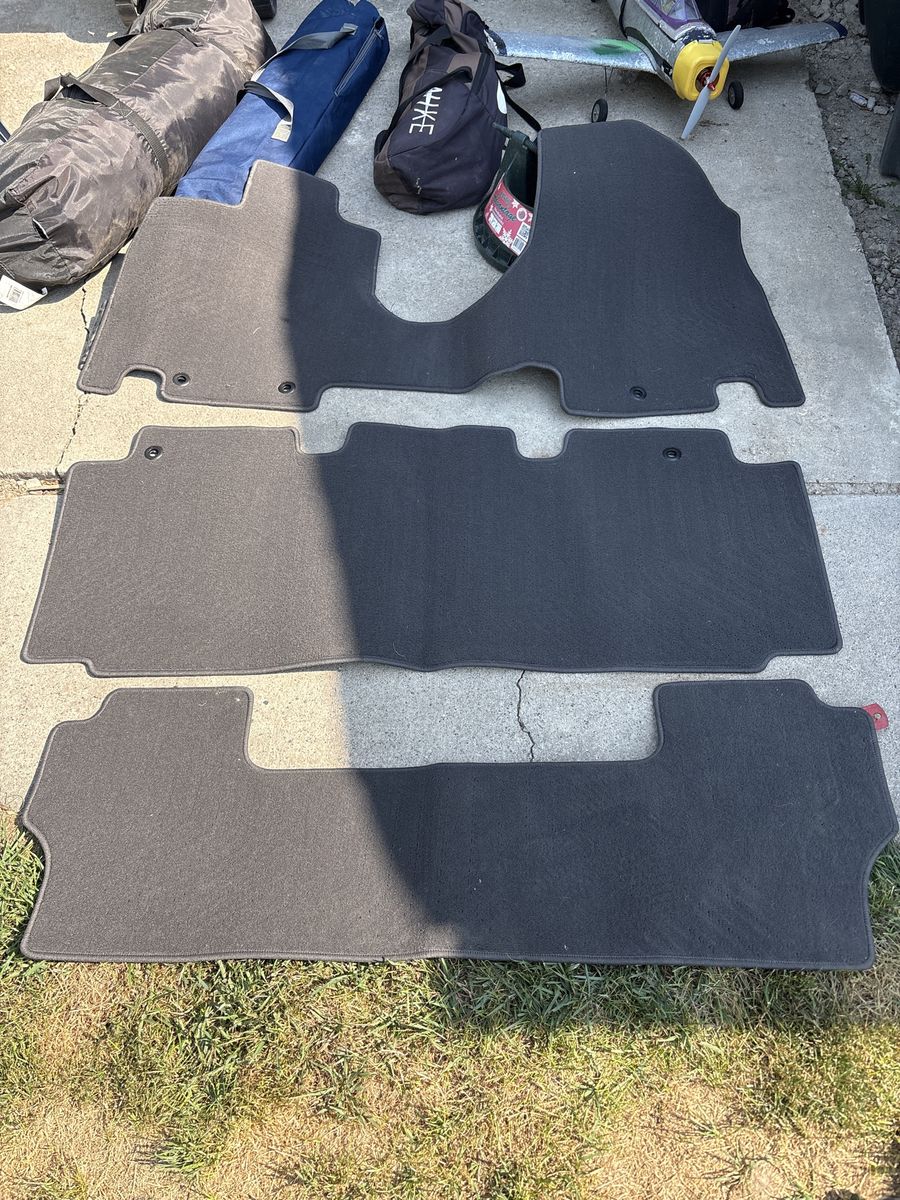 Like new factory 2011-17 Honda odyssey floor mats