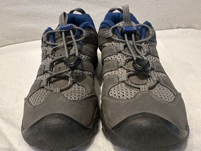 Keen youth size 3 grey/blue trim, elastic laces/toggle, hiking shoes