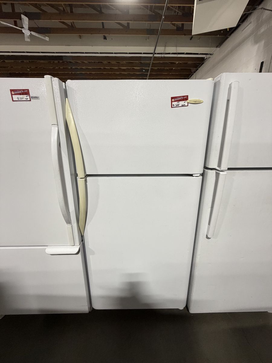 GOOD FRIGIDAIRE GALLERY TOP AND BOTTOM FRIDGE