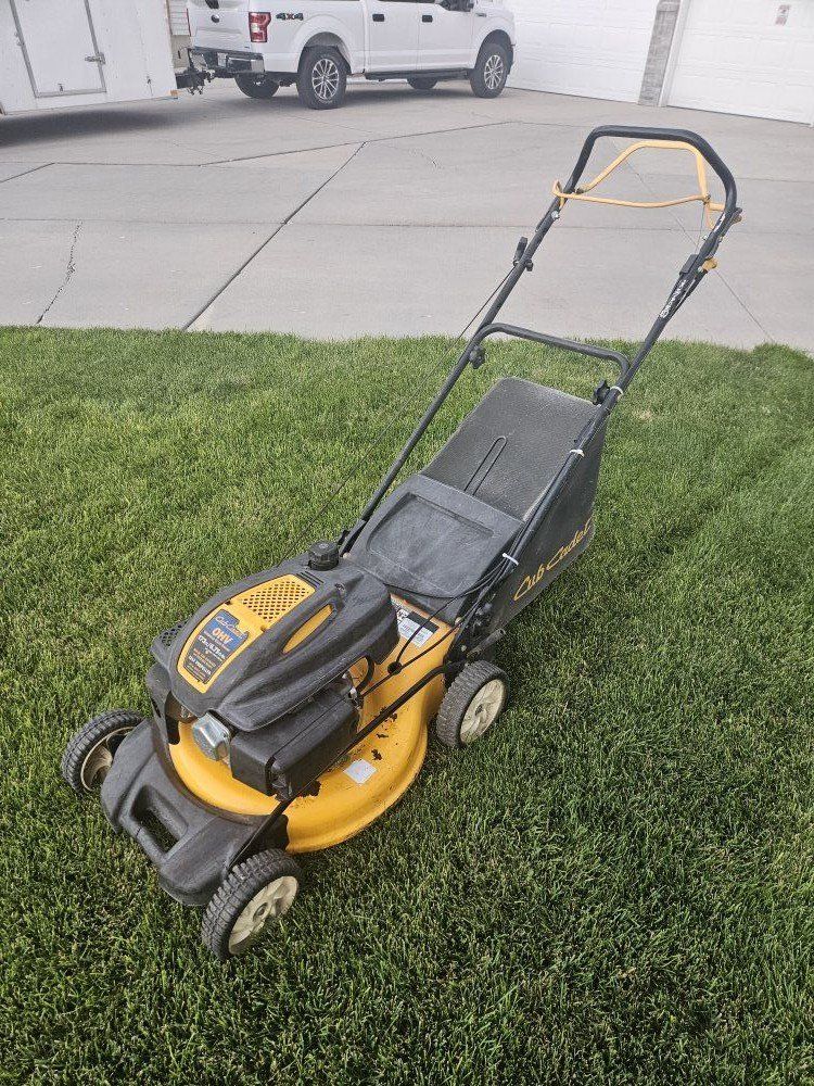 Self propelled 19" Cub Cadet