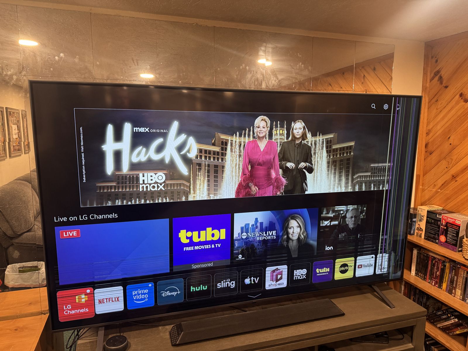 86-inch LG TV 4K UHD (86UQ8000AUB) - DAMAGED SCREEN - For Parts/Repair