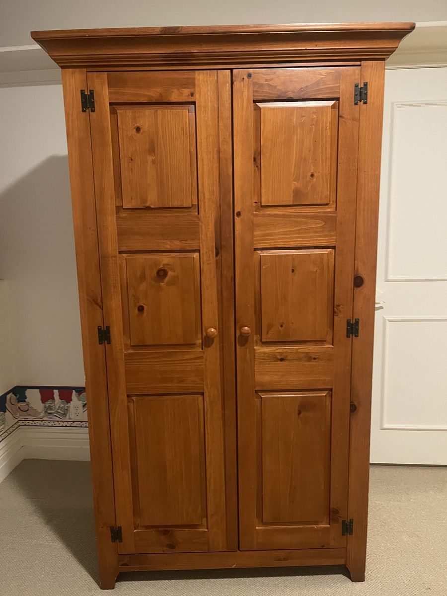 Beautiful BRoyHill wardrobe