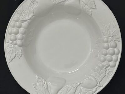 StoneLite Round 15” White Embossed Platter