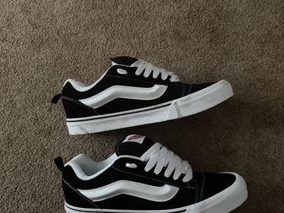 Vans Old Skool Skate Shoes Black/White Low Top Casual Sneakers - Size 10 Unisex Suede