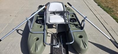 Fishing pontoon boat