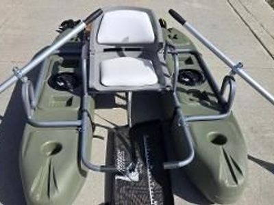 Fishing pontoon boat