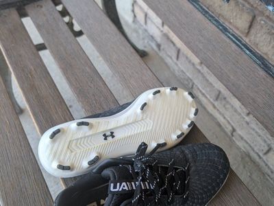 Under Armour Ignite VI Youth Baseball Cleats Black/White Size 5Y Pre-Owned