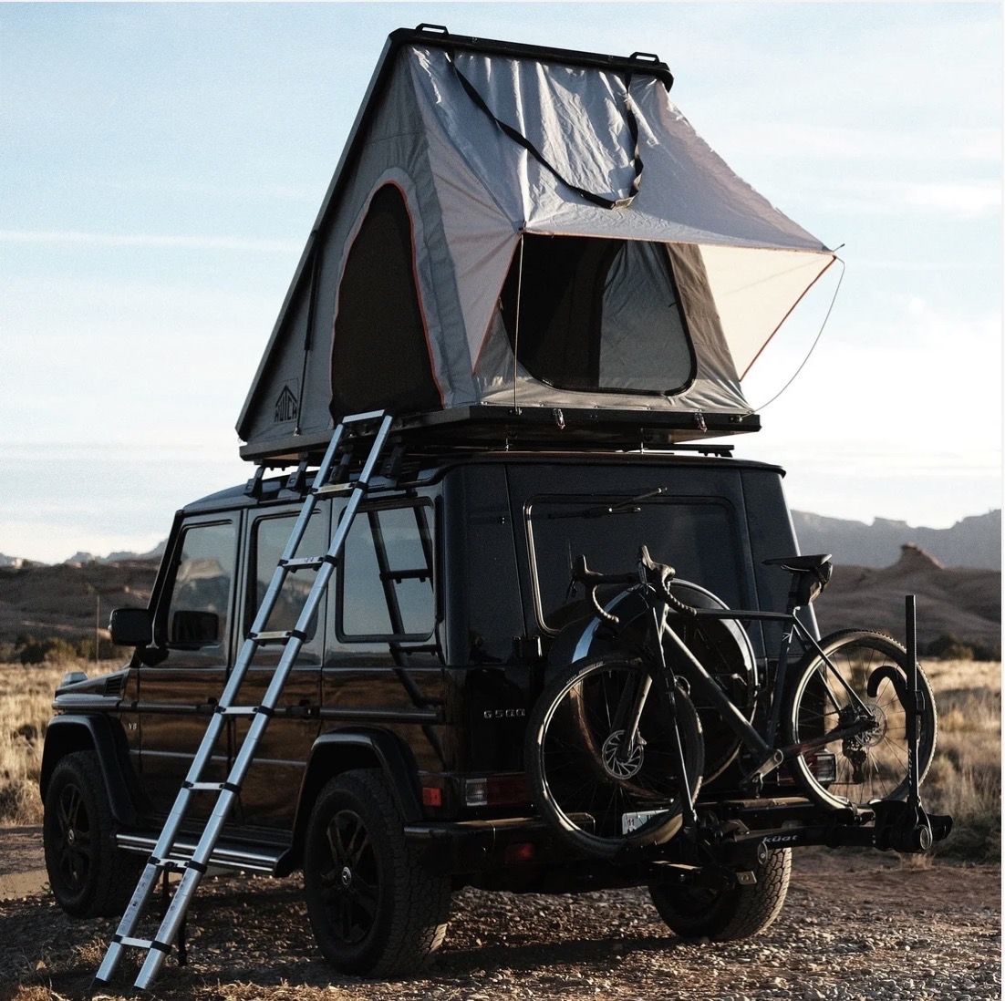 Hutch Bonzana 2 Hard Shell Rooftop Tent (RTT)