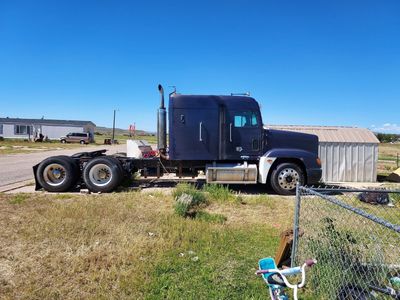 2000 Freightliner FLD 120