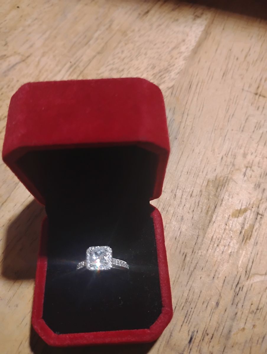 Silver Diamond Halo  size 7 ~~3 carrots Ring in Red Box