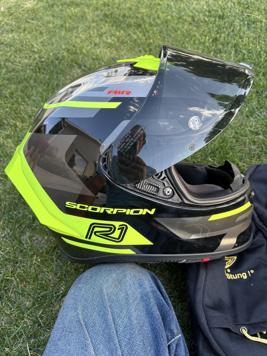Scorpion r1 helmet