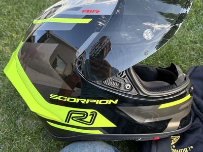 Scorpion r1 helmet