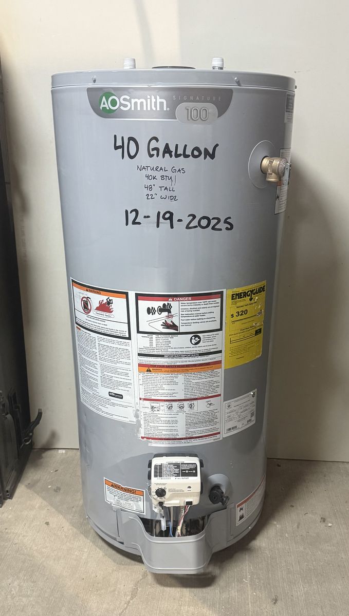 Like-New 40 Gallon Water Heater *FREE DELIVERY*