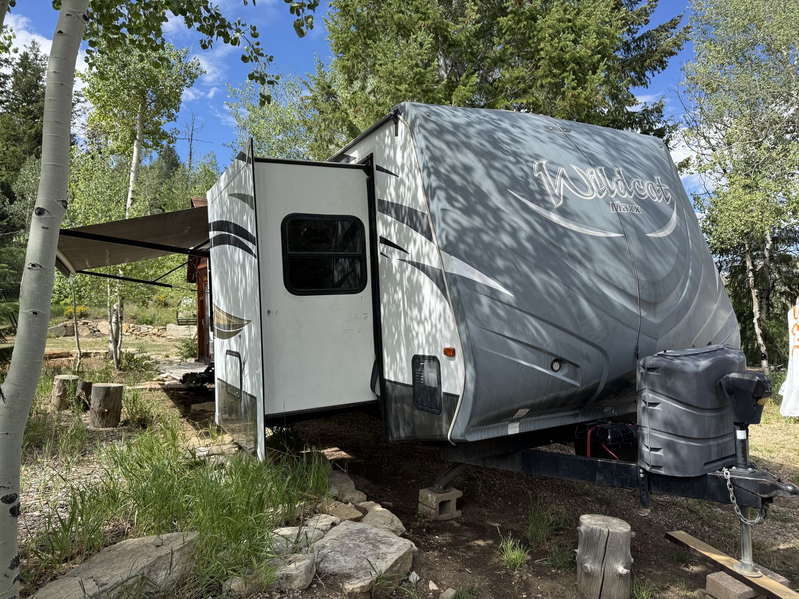 2015 Travel Trailer - 28 Foot Forest River Wildcat Trailer. Sleeps 6