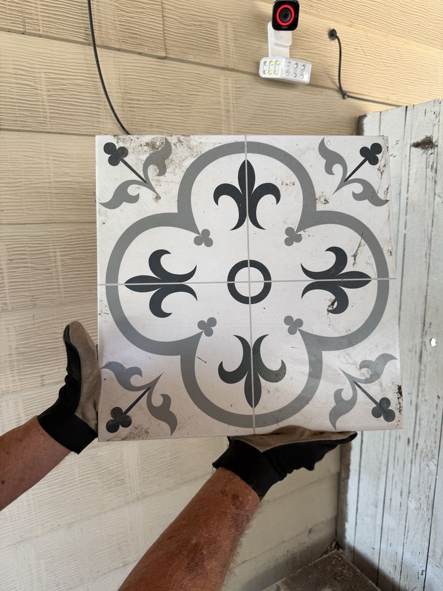 16 x 16 Florentina Grey Tile