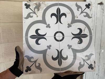 16 x 16 Florentina Grey Tile