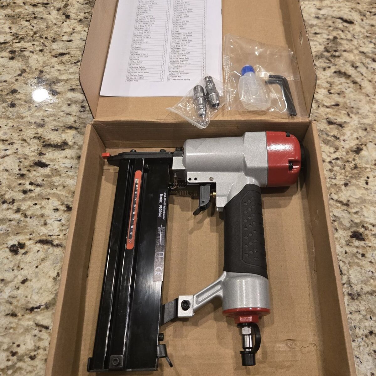 NEW IN BOX 18GIAGE NAILER/STAPLER