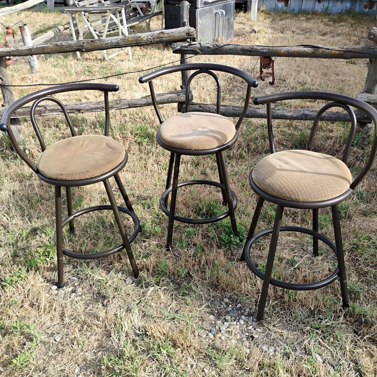 Set Of 3 Swivel Bar Stools Padded Seats Metal Fram