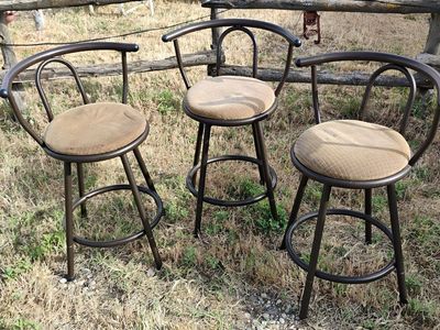 Set Of 3 Swivel Bar Stools Padded Seats Metal Fram