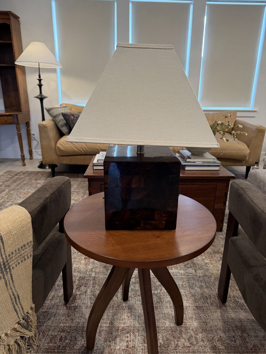 Square tortoise shell table lamp