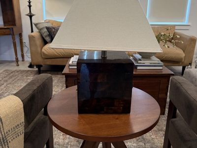 Square tortoise shell table lamp