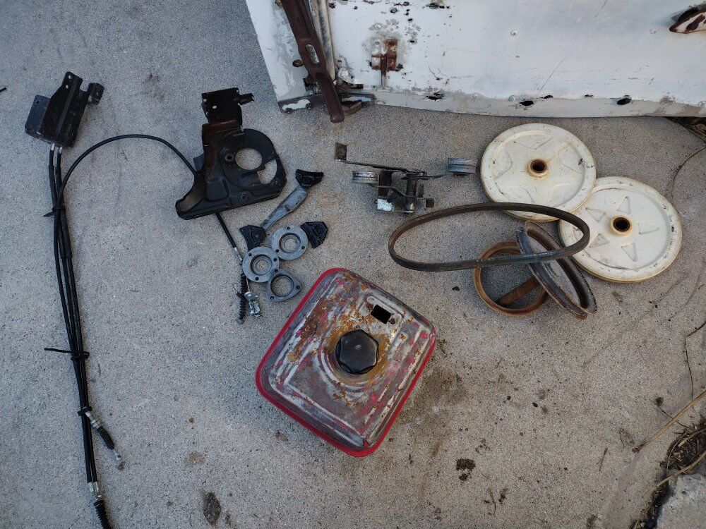 genuine Honda HS828S  fuel tank
Used in good worki