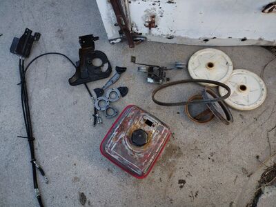 genuine Honda HS828S fuel tank
Used in good worki