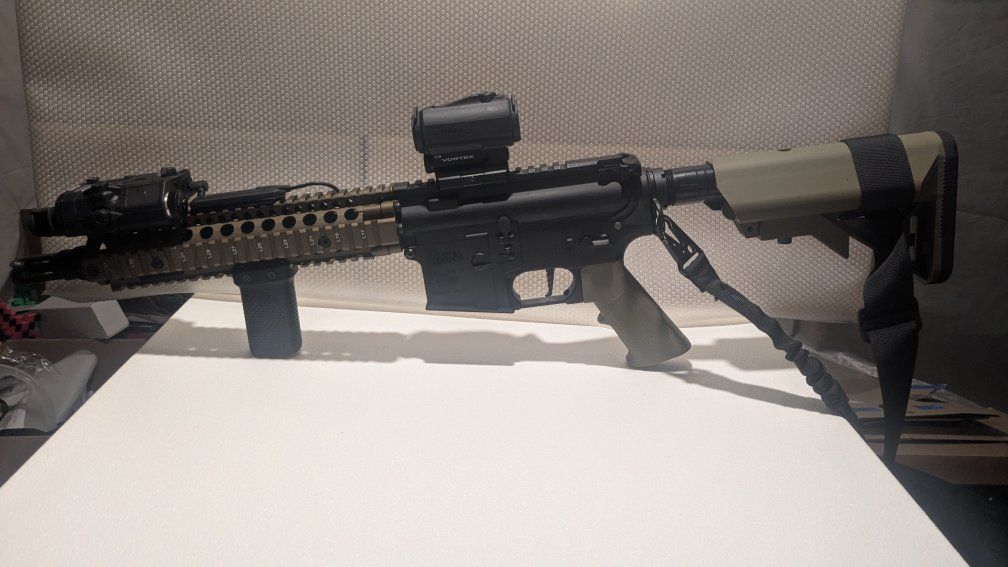 Daniel Defense MK18 Airsoft Gun with suppressor/flash hider combo