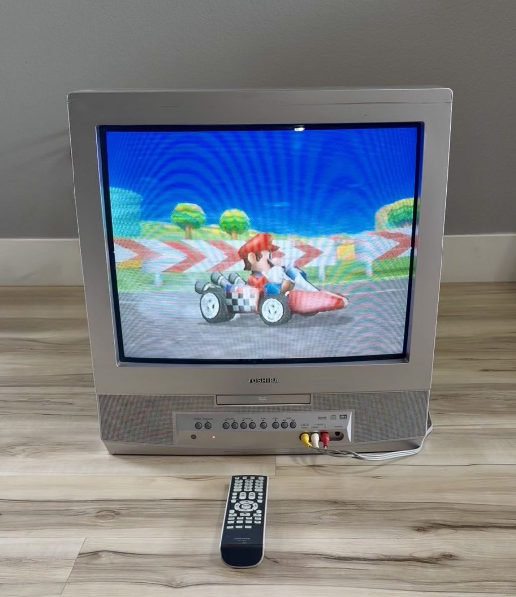 Toshiba 20” CRT TV Vintage Retro Gaming