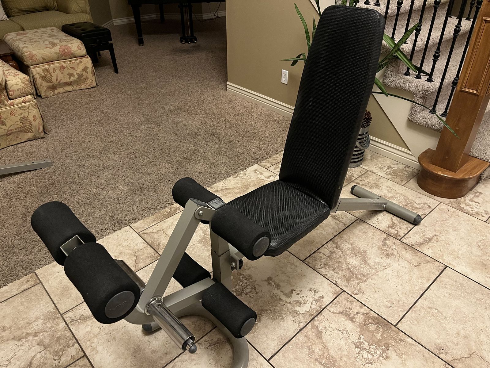 Incline Weight Bench w/Curl station and leg extension