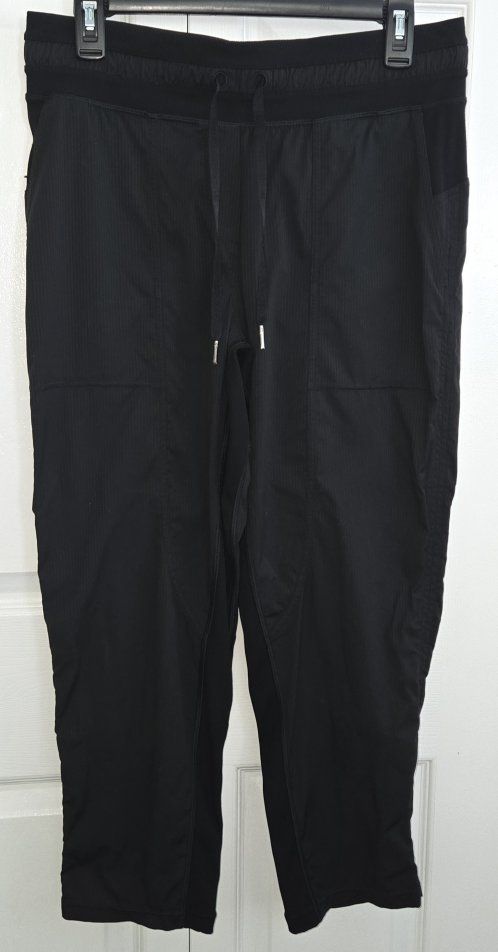 Lululemon dance studio crop 25" black size 8