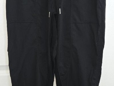 Lululemon dance studio crop 25" black size 8